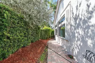 1081 Bel Aire Dr E, Pembroke Pines, FL 33027 - Photo 24