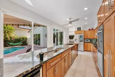 1081 Bel Aire Drive E, Pembroke Pines, FL 33027 - Photo 10