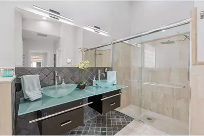 1081 Bel Aire Drive E, Pembroke Pines, FL 33027 - Photo 14