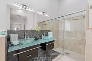 1081 Bel Aire Dr E, Pembroke Pines, FL 33027 - Photo 14