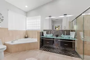 1081 Bel Aire Dr E, Pembroke Pines, FL 33027 - Photo 12