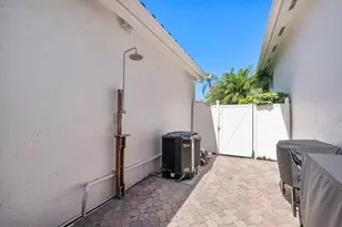 1081 Bel Aire Dr E, Pembroke Pines, FL 33027 - Photo 24