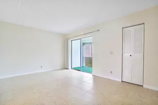 400 Village Green Cir W, Palm Springs, FL 33461 - Photo 4