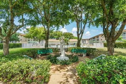 400 Village Green Circle W #102, Palm Springs, FL 33461 - Photo 8