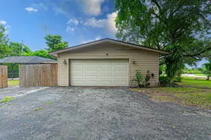 4511 E Country Club Cir, Plantation, FL 33317 - Photo 10