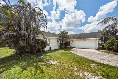 1646 SE Holiday Road, Port Saint Lucie, FL 34952 - Photo 2