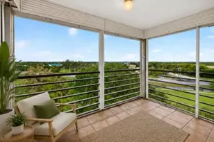 1100 St Charles Pl, Pembroke Pines, FL 33026 - Photo 32