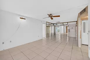 1100 St Charles Pl, Pembroke Pines, FL 33026 - Photo 20