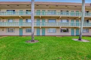 400 Village Green Cir W, Palm Springs, FL 33461 - Photo 2