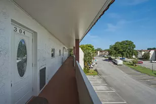 9420 S Hollybrook Lake Dr, Pembroke Pines, FL 33025 - Photo 20
