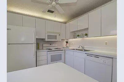 50 Woodland Drive #202, Vero Beach, FL 32962 - Photo 8