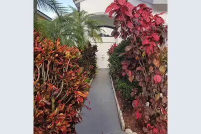 8117 Pelican Harbour Drive, Lake Worth, FL 33467 - Photo 10