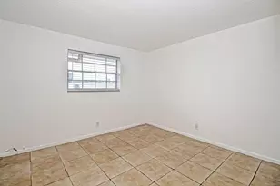 402 Lake Shore Dr, West Palm Beach, FL 33403 - Photo 4