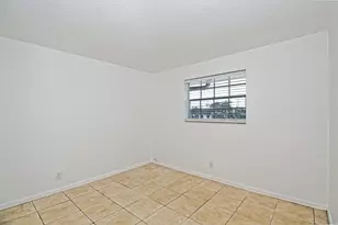 402 Lake Shore Dr, West Palm Beach, FL 33403 - Photo 14