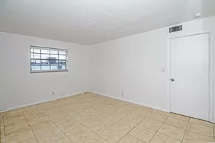 402 Lake Shore Dr, West Palm Beach, FL 33403 - Photo 12
