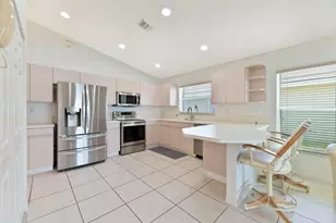 19200 NW 24th Ct, Pembroke Pines, FL 33029 - Photo 10