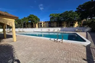 490 NW 20th St, Boca Raton, FL 33431 - Photo 4