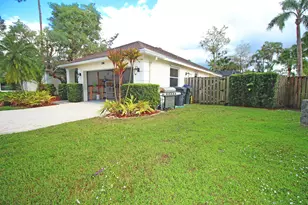 896 Rose Ct, Wellington, FL 33414 - Photo 2
