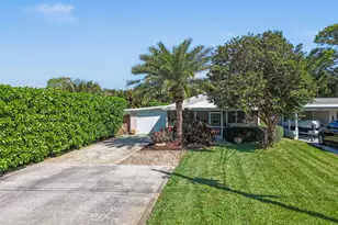 2401 Country Oaks, Palm Beach Gardens, FL 33410 - Photo 2