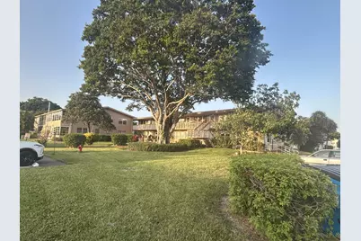 126 Bedford E, West Palm Beach, FL 33417 - Photo 2