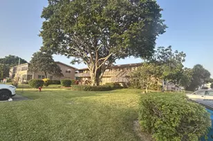 126 Bedford E, West Palm Beach, FL 33417 - Photo 2