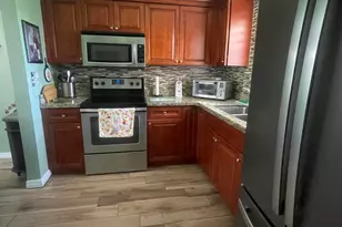 702 Lori Dr, Palm Springs, FL 33461 - Photo 2