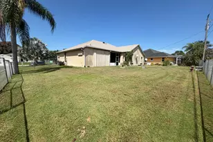 606 SE Stow Terrace, Port Saint Lucie, FL 34984 - Photo 4