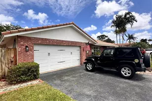 1098 NW 15th Ave, Boca Raton, FL 33486 - Photo 2