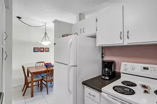 1000 SW 11th Ave, Hallandale Beach, FL 33009 - Photo 18