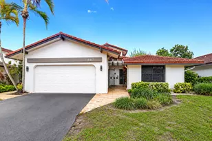 663 Deer Creek Hollows Circle, Deerfield Beach, FL 33442 - Photo 2