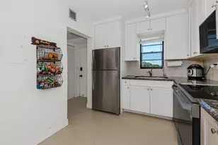 9235 SW 8th St, Boca Raton, FL 33428 - Photo 14