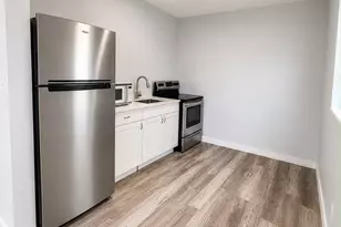 525 NW 5th St, Hallandale Beach, FL 33009 - Photo 2