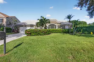 1011 Woodfield Cir, Palm Beach Gardens, FL 33418 - Photo 2