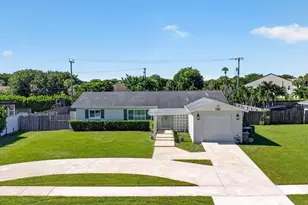 7752 St Andrews Rd, Lake Worth, FL 33467 - Photo 2