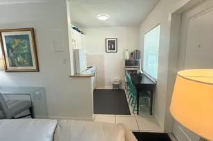 2060 NE 1st St, Deerfield Beach, FL 33441 - Photo 8
