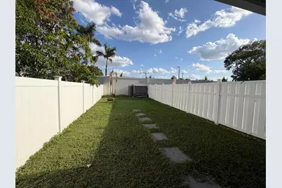 9054 NW 35th Place, Sunrise, FL 33351 - Photo 32