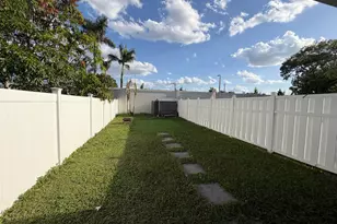 9054 NW 35th Pl, Sunrise, FL 33351 - Photo 32