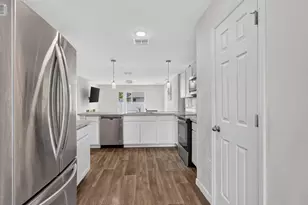 2078 SE Joyner Cir, Port Saint Lucie, FL 34952 - Photo 8