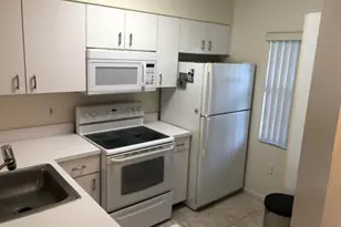 2236 N Cypress Bend Dr, Pompano Beach, FL 33069 - Photo 4