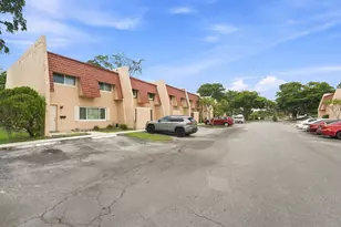 6 Spinning Wheel Ln, Tamarac, FL 33319 - Photo 2