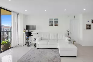 20335 W Country Club Dr, Aventura, FL 33180 - Photo 8