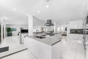 2540 Mercedes Dr, Fort Lauderdale, FL 33316 - Photo 24