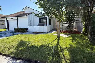 1160 SW 111th Ave, Pembroke Pines, FL 33025 - Photo 2