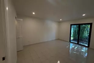 1160 SW 111th Ave, Pembroke Pines, FL 33025 - Photo 14
