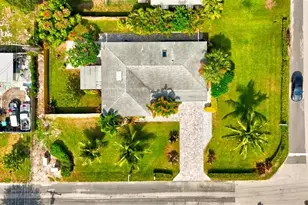 701 SE 1st St, Boynton Beach, FL 33435 - Photo 2