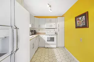 1400 St Charles Pl, Pembroke Pines, FL 33026 - Photo 6
