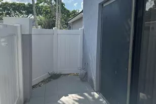 11605 NW 11th St, Pembroke Pines, FL 33026 - Photo 14