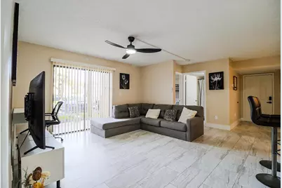 450 Palm Circle W #106, Pembroke Pines, FL 33025 - Photo 12