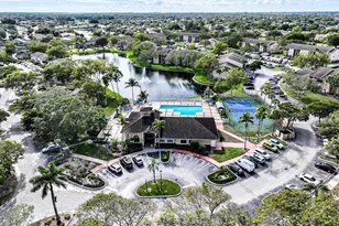 450 Palm Cir W, Pembroke Pines, FL 33025 - Photo 86