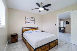 450 Palm Cir W, Pembroke Pines, FL 33025 - Photo 36